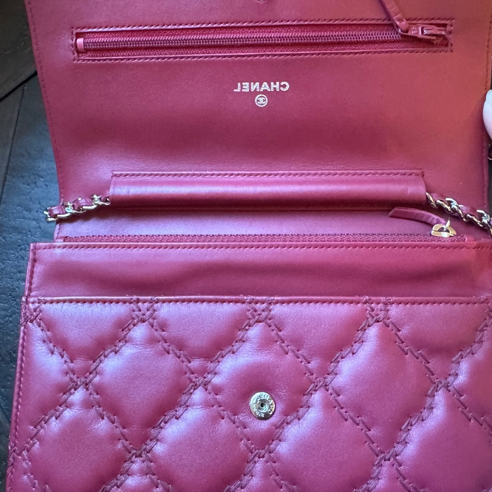 CHANEL Red WOC - Picture 4 of 15
